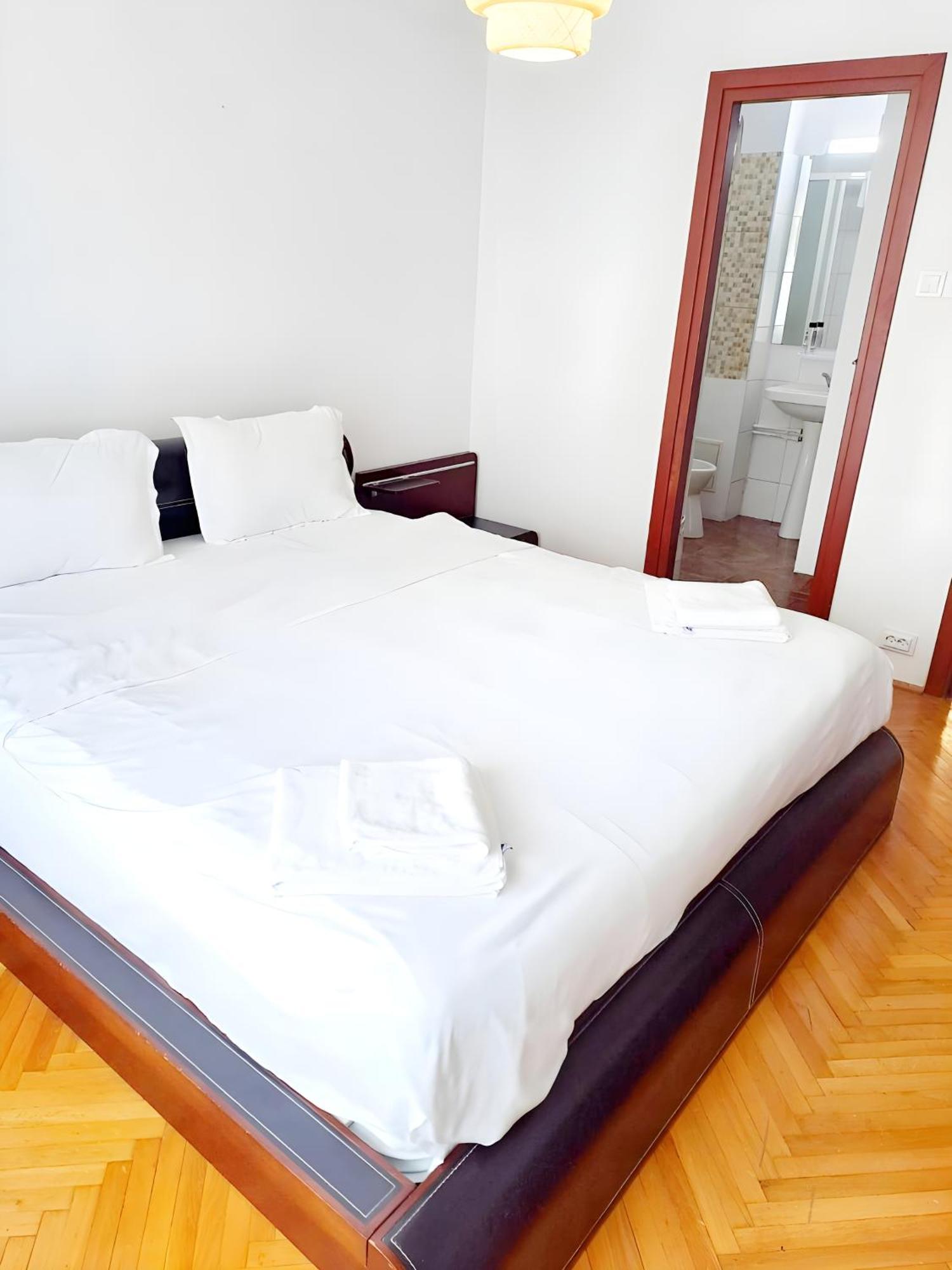 Tranquil Unirii Residence - Elegant & Spacious Living With Parking Steps From Parliament Bukarest Exterior foto